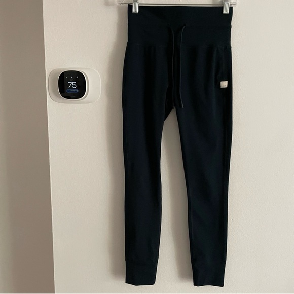 Vuori navy blue High-Waisted Leggings size small - Picture 2 of 5